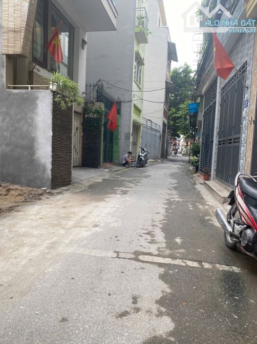 Bán Nhà Phố Hoa Lâm Việt Hưng Long Biên, 45m2, cách 1 nhà ra ô tô thông, giá 5 tỷ 800 trệu