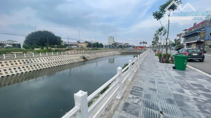 Bán lô góc 76m thị trấn Đông Anh mặt đường QL3 đối diện HappyLand
