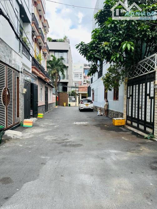 XE TẢI quay đầu Nguyễn Văn Khối; NGANG 4.4*16 CN65m2 khu dân cư đồng bộ; chính chủ gấp bán