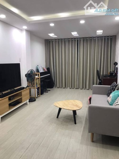 Giữ tiền thông minh – nhà hẻm chuẩn Hoàng Hoa Thám, Phú Nhuận chỉ 8.16 tỷ