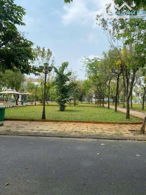 Bán nhà 1 hầm 3 lầu đối diện công viên khu Ven Sông Tân Phong Quận 7. Giá tốt