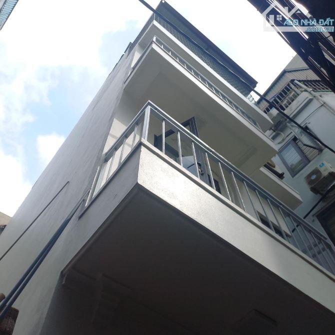 Bán nhà Mỹ Đình, dt 37m2, mt 3,5m, lô góc 2 thoáng, 4 tầng dân xây, gần ô tô tránh.