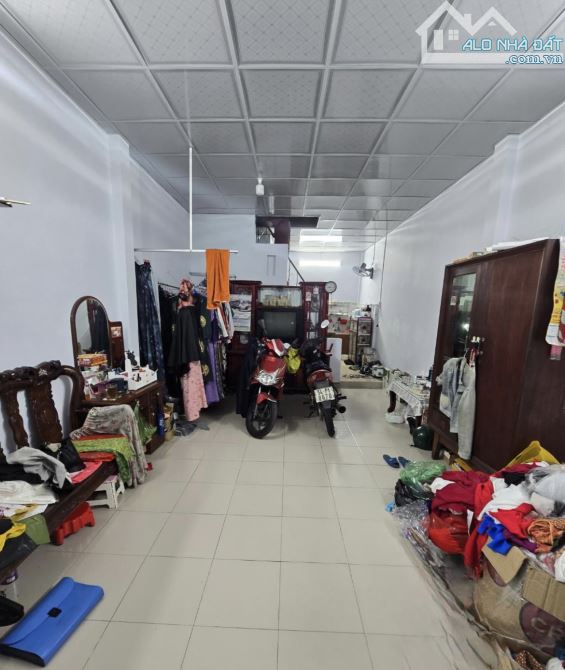 Bán nhà ngay Chợ Tân Hương, Quận Tân Phú, 43m2, 2 tầng