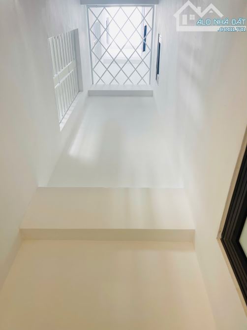 Bán nhà 5Tầng x 43,7m2 Ô tô đỗ cửa Long Biên giá 7,85 tỷ .
