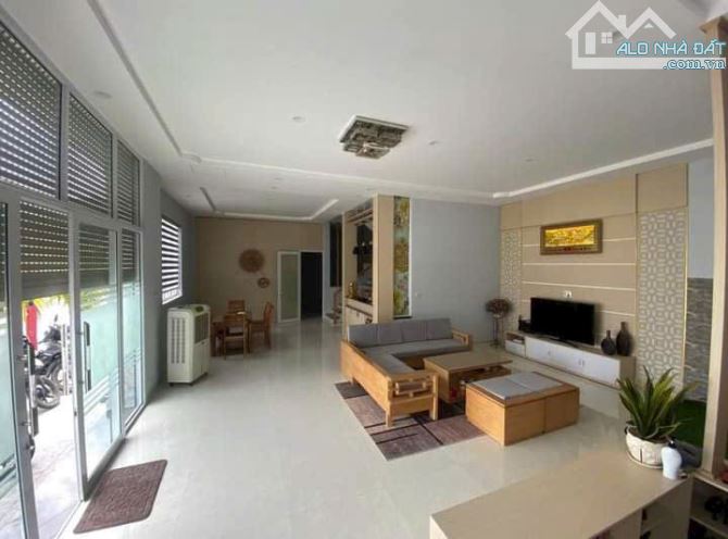 Bán nhà ôm cua 2 mặt tiền đường Nguyễn Trọng Trì dien tich 117m2 giá 5ty900 triẹu