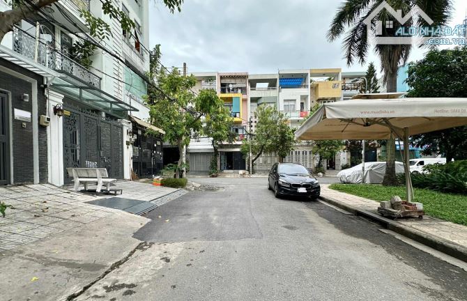 Siêu phẩm Đường Trục ngay ĐH Văn Lang Bình Thạnh 4 tầng 80m2 Giá 15.8 tỷ