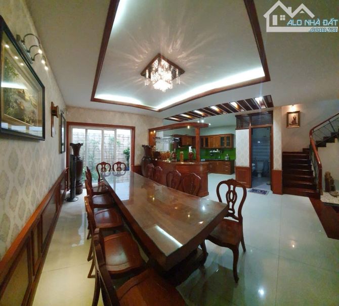 Bán biệt thự đẹp khu VIP Nguyễn Trọng Tuyển -Dt: 8x22m- 3 lầu- giá 32 tỷ