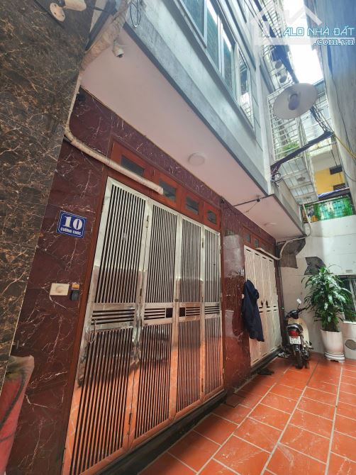 Bán nhà tốt Đội Cấn 10m ra phố, có ô chờ thang máy, tặng nội thất cơ bản