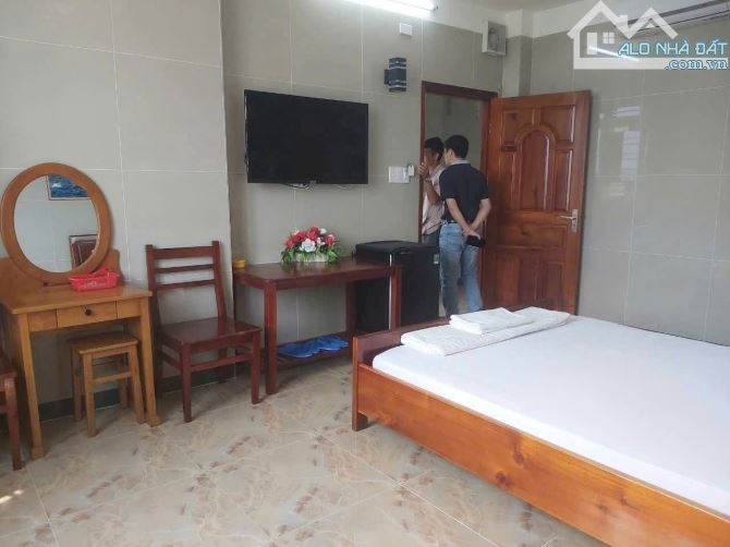 BÁN KHÁCH SẠN ĐƯỜNG HAI BÀ TRƯNG MỚI GẦN BIGC DĨ AN, CÓ 15P, CHỦ TỰ KINH DOANH, 16 TỈ - 1