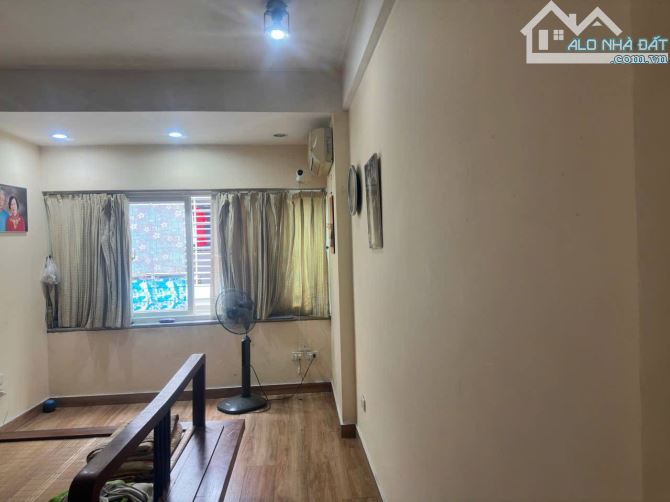 Lô Góc, Ô tô Tránh, Gần bãi xe, Pháo Đài Láng, Láng Thượng, Đống Đa. DT: 75m2. Giá: 21 Tỷ - 1