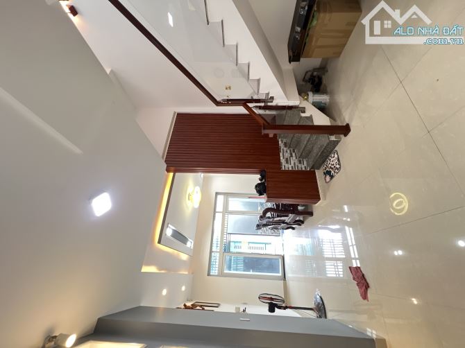 Bán nhà 3 tầng đúc BTCT 65m2 Lê Trọng Tấn ngay Đại Học Công Thương chỉ 5.6T - 6