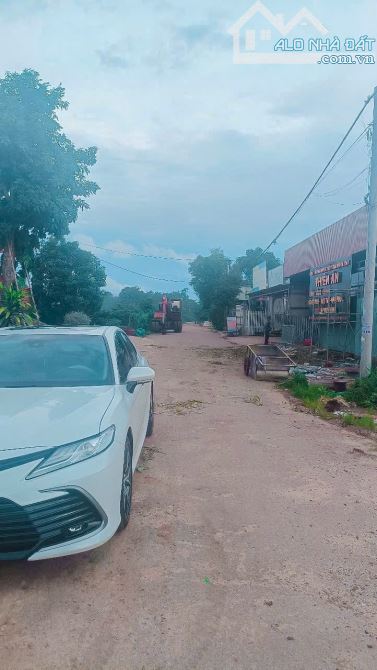 CẦN BÁN LÔ ĐẤT ĐEP KHU DÂN CƯ ĐÔNG ĐÚC NẰM SÁT BÊN TUYẾN ĐƯỜNG LỚN RA BIỂN CHỈ 8km - 1