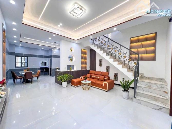 BÁN NHÀ 1 TRỆT 1 LẦU TT THỦ DẦU MỘT 120M2 CHỈ 2,3 TỶ BAO SANG SỔ - 1