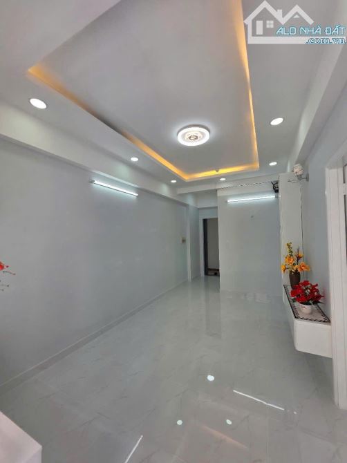 Cần bán căn hộ Phú Thọ, Quận 11, căn góc 2PN nhà làm lại mới đẹp, công chứng nhận nhà ngay - 1