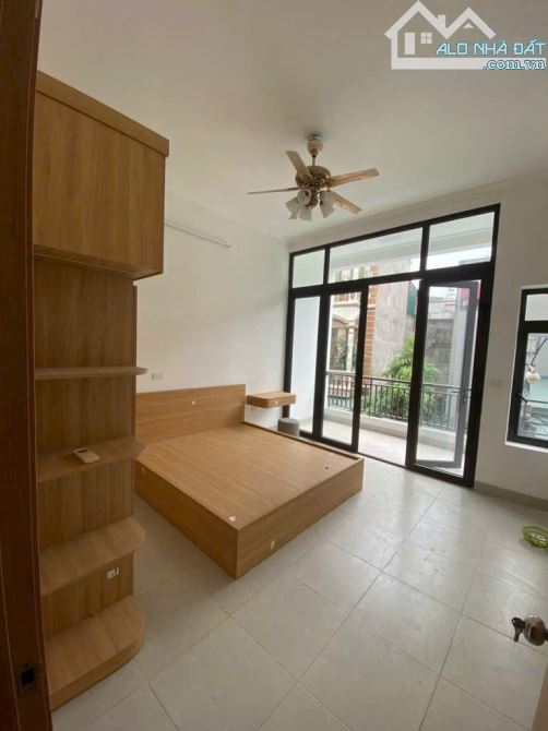 Nhà đẹp Thạch Cầu Long Biên. MT 4,7m, DT 69m2, full nội thất, ô tô đỗ cửa - 1