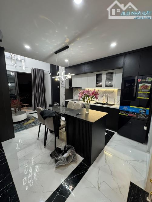 GIÁ TỐT - CẦN BÁN GẤP NHÀ MẶT PHỐ LÝ NAM ĐẾ 130M2- 4 TẦNG- 50 TỶ - Ô TÔ TRÁNH - KINH DOANH - 1