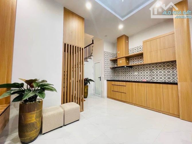 Quá hiếm,nhà Xuân La,Tây Hồ,5 tầng mt 4m nhỉnh 8 tỷ,dân xây mới,đẹp long lanh,gần ô tô - 1