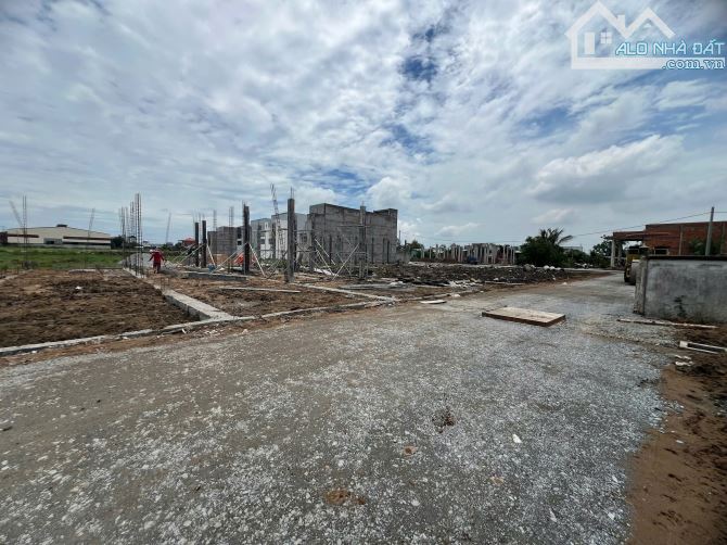 Bán đất 2 mặt tiền đường thông cách KCN Cầu tràm đúng 1km - 1
