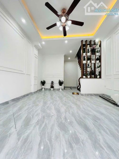 Bán GẤP nhà Lạc Long Quân 35m-5T-MT4,5m- gần phố- gần ô tô- nhỉnh 7 tỷ - 1