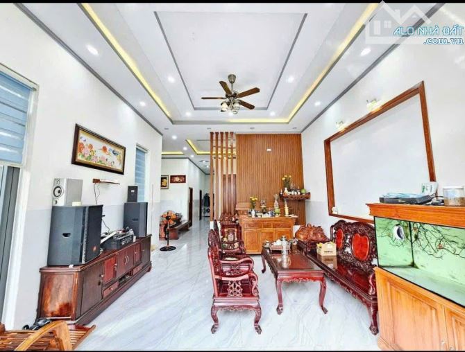 Cần bán gấp nhà mặt đường 28 phường LONG THẠNH MỸ. Q9,60m2..,3tầng,4,2 tỷ - 1