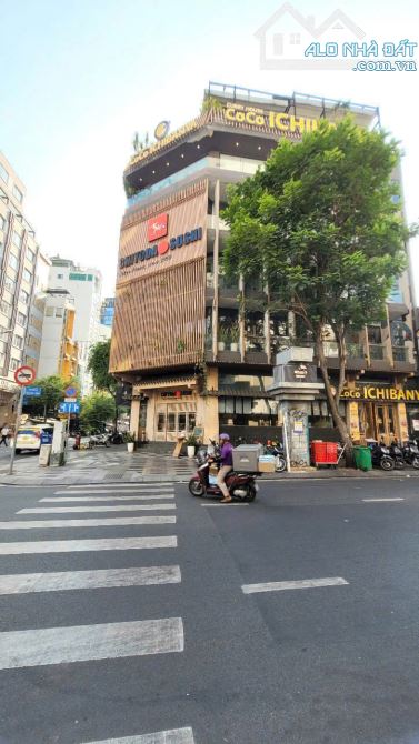 Bán tòa nhà góc 2 mặt tiền số 256 đường Lê Thánh Tôn, Bến Thành, Quận 1. - 1