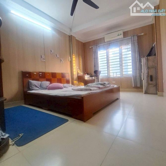 BÁN NHÀ PHỐ THẠCH BÀN LONG BIÊN 5.2 TỶ 38 m , 4 TẦNG, 4 PN, Ô TÔ, KD, GẦN TRƯỜNG CẤP 3 - 1