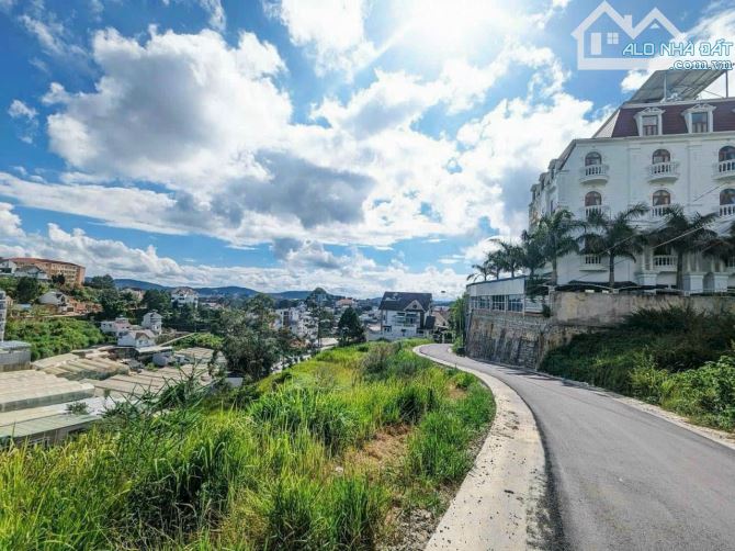 Đất biệt thự 650m2 Khu biệt thự trung tâm Tp Đà Lạt.View thung lũng_2 mặt tiền đường nhựa - 1