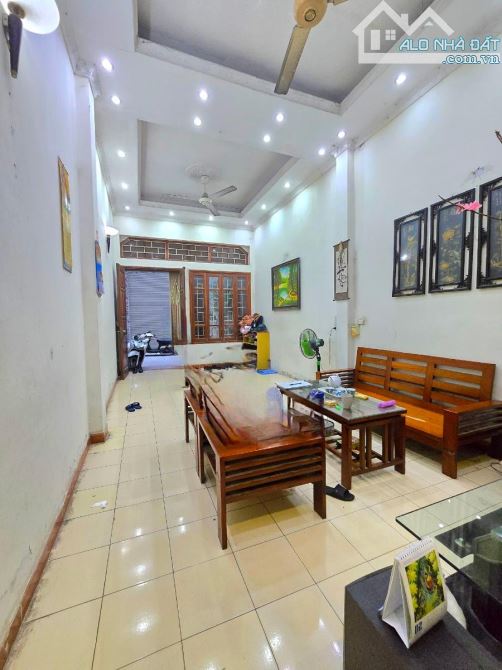 SIÊU PHẨM -KHUẤT DUY TIẾN-PHÂN LÔ- Ô TÔ TRÁNH- CHẠY VÒNG QUANH-NGÕ THÔNG TỨ TUNG - 1