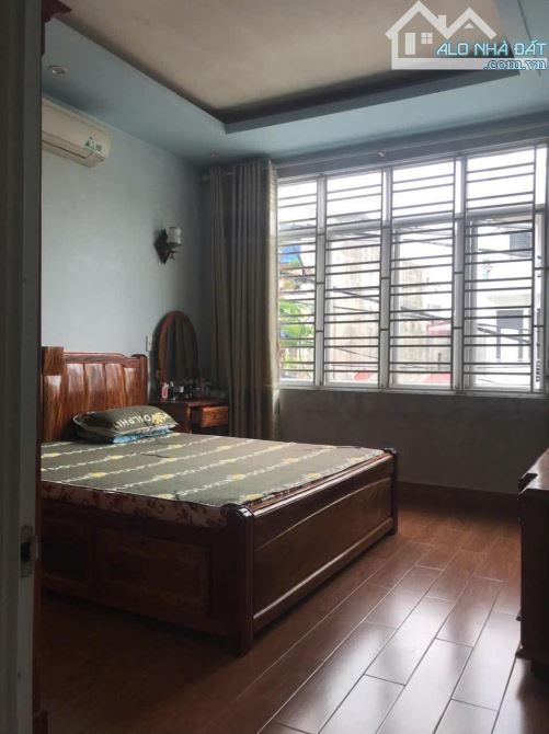 Bán nhà Mặt Đường Miếu Hai Xã, gần chợ kinh doanh tốt - 1