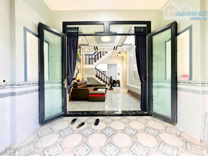 Huỳnh Thị Hai - hẻm xe hơi - 4x14m - 3 tầng - không lộ giới - 1