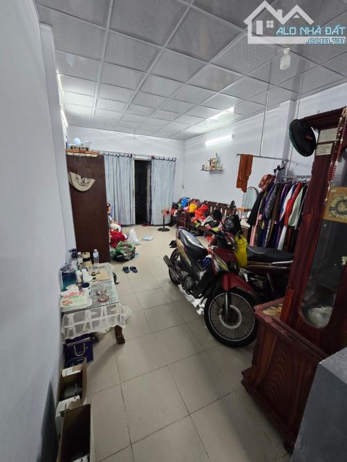 Bán nhà ngay Chợ Tân Hương, Quận Tân Phú, 43m2, 2 tầng - 1