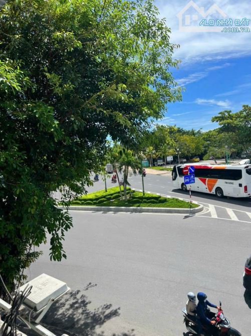 Bán nhà mặt tiền đường Phạm Văn Đồng - Mặt Biển Nha Trang - giá 8tỷ860tr - 1