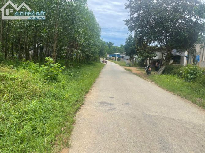 CHÍNH CHỦ BÁN ĐẤT MT ĐƯỜNG VÀO KDL SUỐI KHE ĐẦY - HƯƠNG TRÀ - GIÁ 12TR/M2 - DT: 276,9M2 - 1