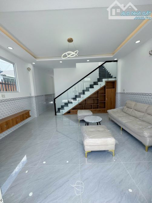 Villa mini diện tích 6x40. Đường 3 Làng. Cách chợ Bình Chánh 1km. QL1A vào 300m - 2