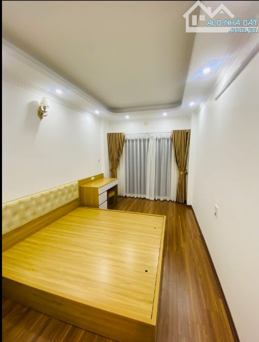 Bán Nhà Ngọc Thuỵ 4Tầng - 20M Ra Mặt Phố - Oto Đỗ Cửa - Sổ Vuông Đẹp - 2