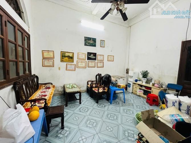 Bán đất tặng nhà cách phố 10m Nguyễn Ngọc Vũ, Cầu Giấy 72m 3 tầng 11.2 tỷ - 2