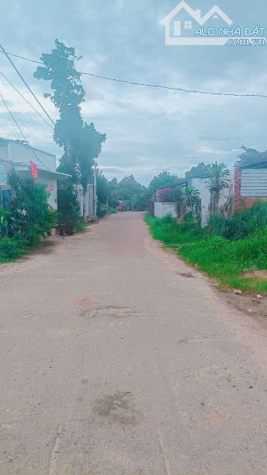 CẦN BÁN LÔ ĐẤT ĐEP KHU DÂN CƯ ĐÔNG ĐÚC NẰM SÁT BÊN TUYẾN ĐƯỜNG LỚN RA BIỂN CHỈ 8km - 2