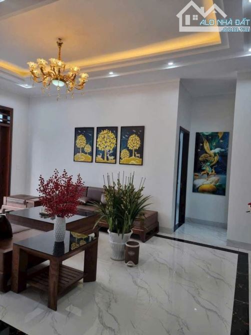 Bán nhà Phạm Văn Đồng, 40m2, phân lô, ô tô, nội thất chủ tặng,  nhỉnh 7tỷ. - 2