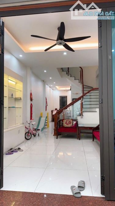 NGỌC THUỴ HÀNG HIẾM - 5 TẦNG - Ô TÔ VÀO NHÀ - CHỦ TỰ XÂY - LÔ GÓC - 4 MẶT THOÁNG - 2