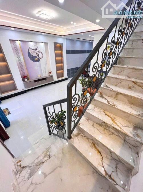 BÁN NHÀ 1 TRỆT 1 LẦU TT THỦ DẦU MỘT 120M2 CHỈ 2,3 TỶ BAO SANG SỔ - 2