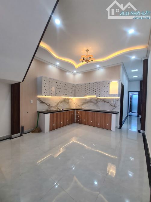 Nhà mới hiện đại trong KDC full thổ tặng kèm nội thất - 2