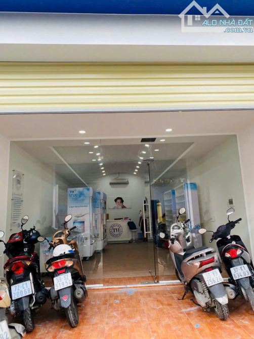 BÁN TÒA NHÀ ĐANG CHO THUÊ TẠI DĨ AN BINH DƯƠNG,DT 10X44M, THU NHẬP 50TR/TH, GIÁ 21TI - 2