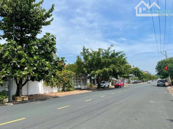 Biệt thự KDC Hiệp Thành 3 : 15 x 22 , vị trị cực vip, sát hồ bơi, công viên, trường học... - 2