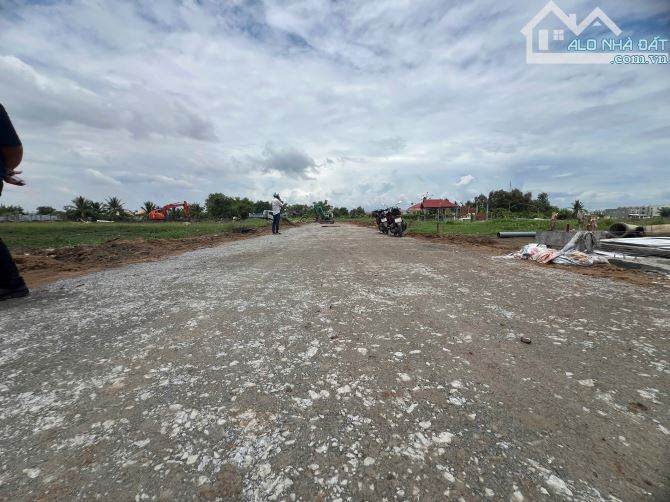 Bán đất 2 mặt tiền đường thông cách KCN Cầu tràm đúng 1km - 2