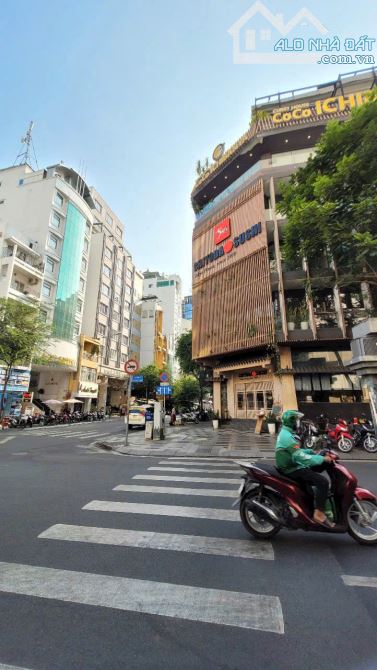 Bán tòa nhà góc 2 mặt tiền số 256 đường Lê Thánh Tôn, Bến Thành, Quận 1. - 2