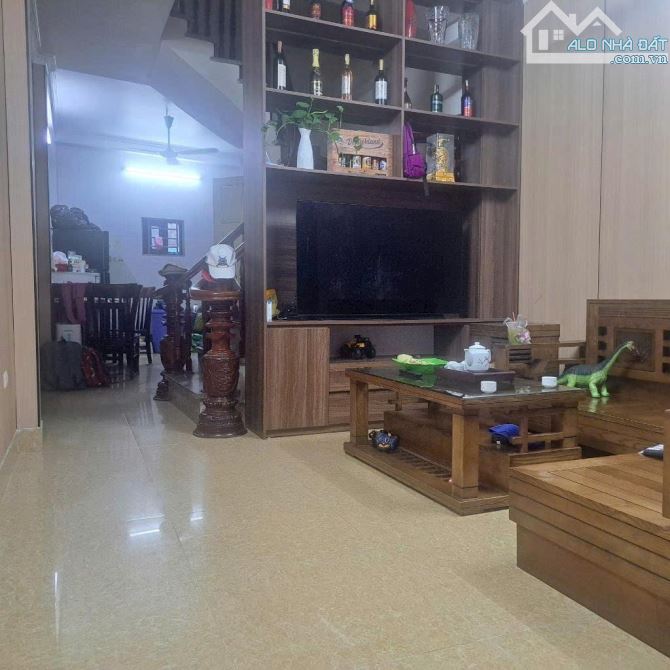 BÁN NHÀ PHỐ THẠCH BÀN LONG BIÊN 5.2 TỶ 38 m , 4 TẦNG, 4 PN, Ô TÔ, KD, GẦN TRƯỜNG CẤP 3 - 2