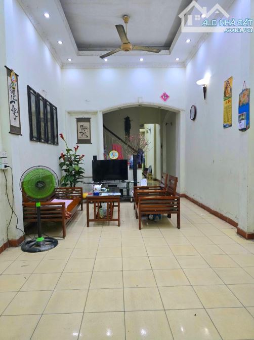 SIÊU PHẨM -KHUẤT DUY TIẾN-PHÂN LÔ- Ô TÔ TRÁNH- CHẠY VÒNG QUANH-NGÕ THÔNG TỨ TUNG - 2