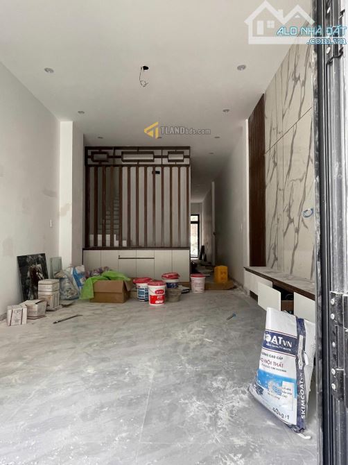 🏡NHÀ PHỐ MỚI HOÀN THIỆN ( CÓ THANG MÁY ) 4 LẦU . DT : 95m2 . CÁCH HỒ XUÂN HƯƠNG CHỈ 1km - 2