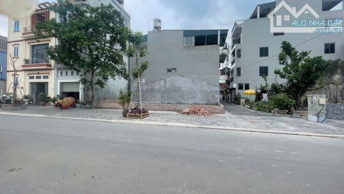 Bán lô góc 76m thị trấn Đông Anh mặt đường QL3 đối diện HappyLand - 2