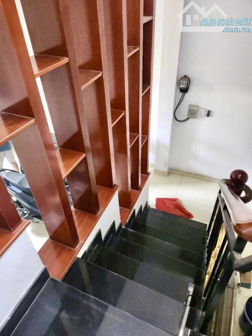 NHÀ HẺM THỘNG CÁCH MẶT TIỀN ĐƯỜNG NGUYỄN VĂN LINH 20M ĐANG CHO THUÊ 13tr/ THÁNG - 2
